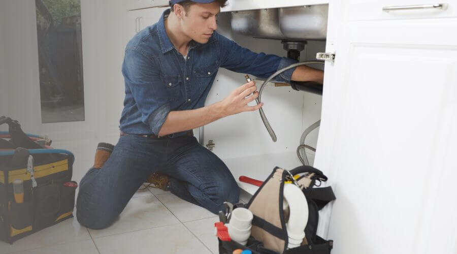 Expert burst pipe repair services in Dayhoit, KY